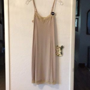 NWT Jones New York slip